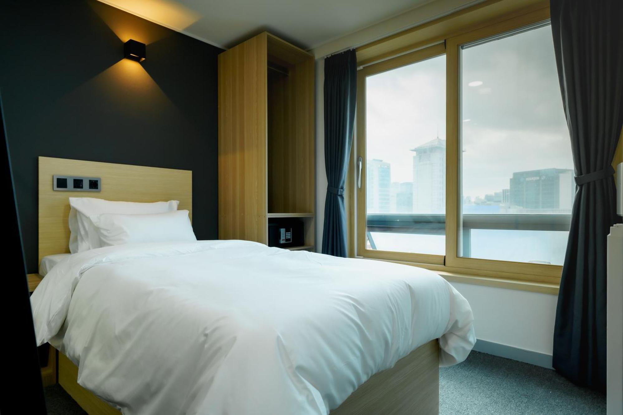 The Stay Hue Myeongdong Seoul Exterior photo
